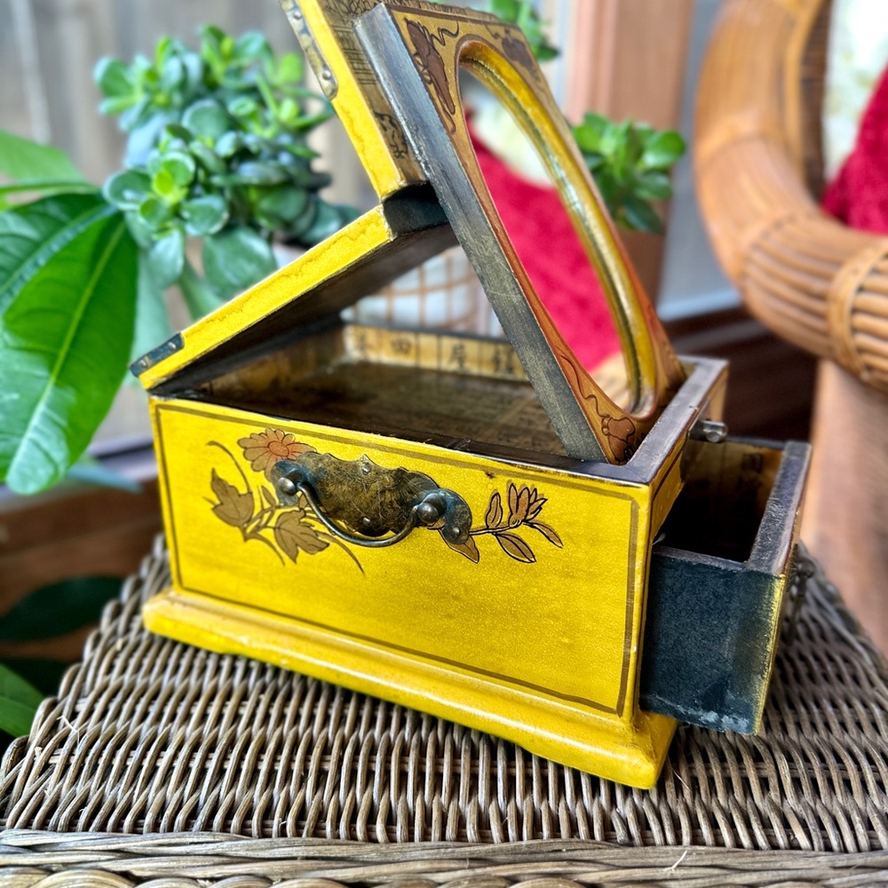 Vintage Chinese Painted Jewelry Box - Picture 6 of 11